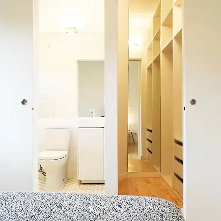 Apartamento In Downtown With Garden Cascais